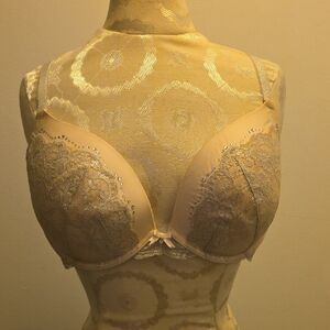 Victoria's Secret Lace Underwire Bra - Cream